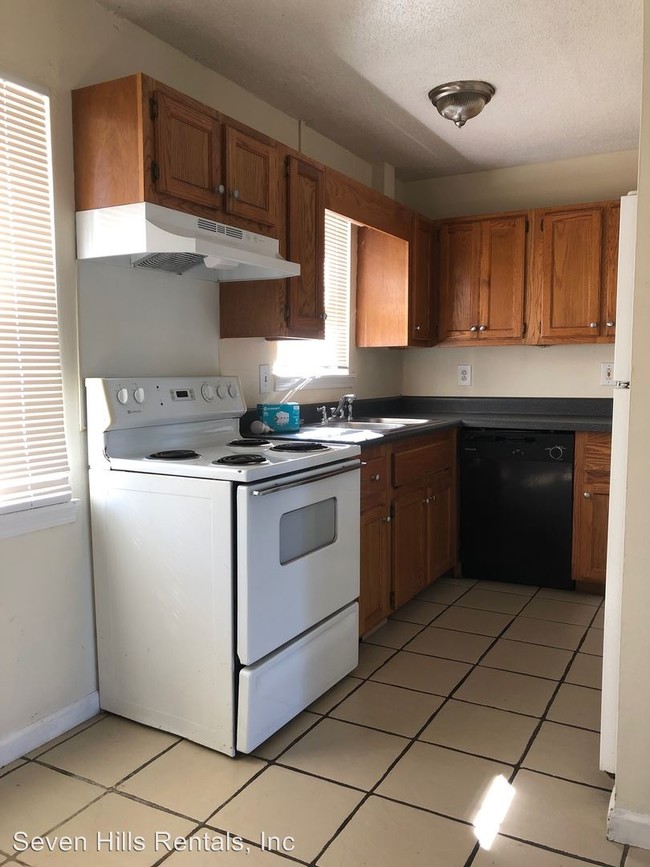 Building Photo - 511 Plaza Pl