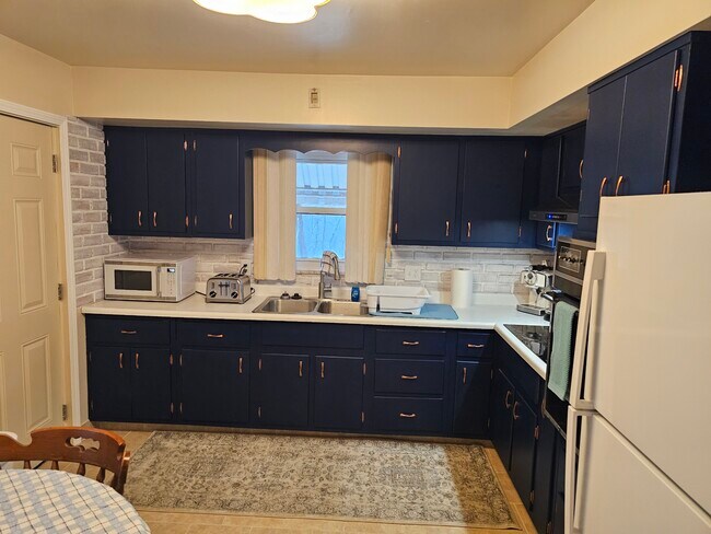 Building Photo - 545 Woodland Ave