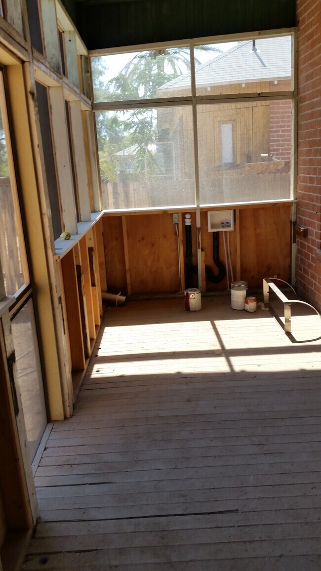 Foto del edificio - 316 E 17th St
