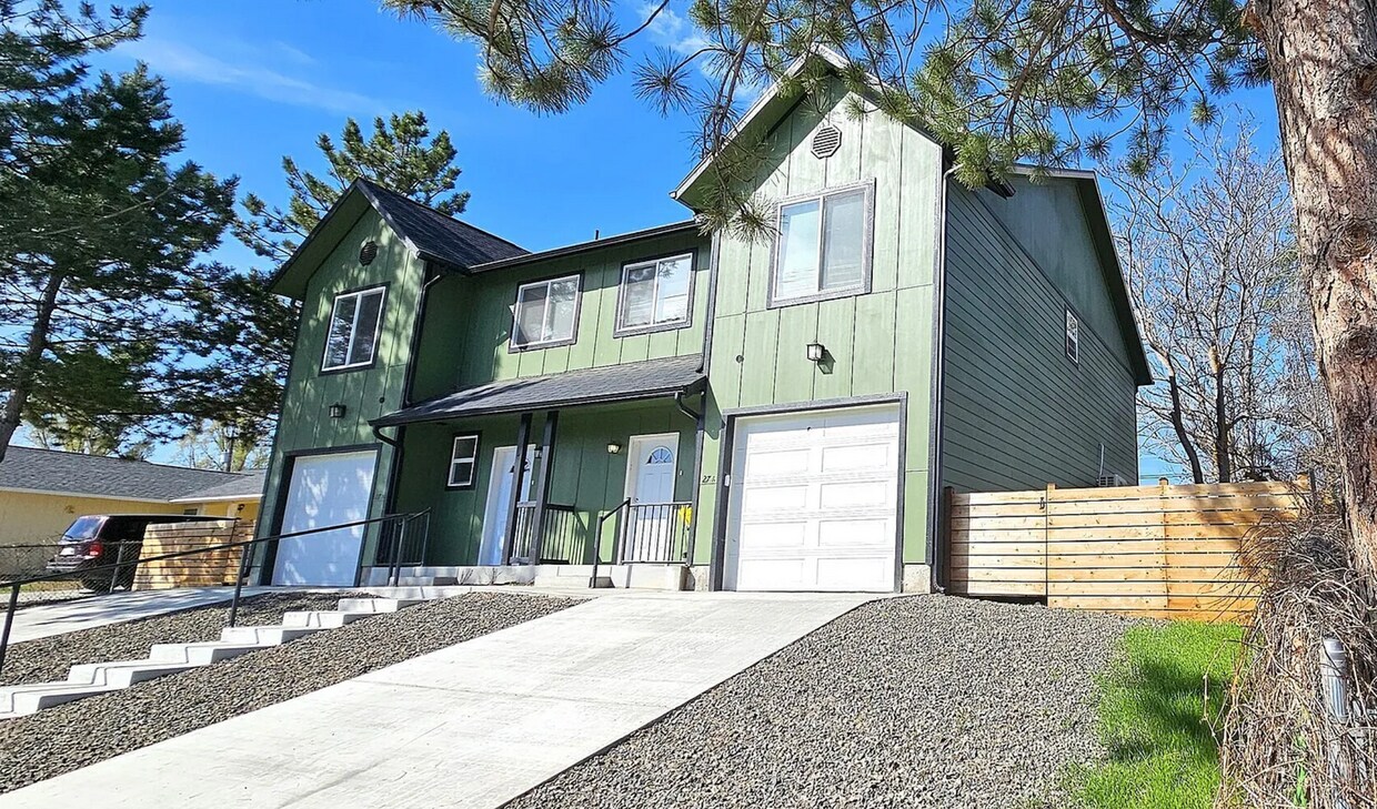 Primary Photo - Beautiful New Construction Duplex