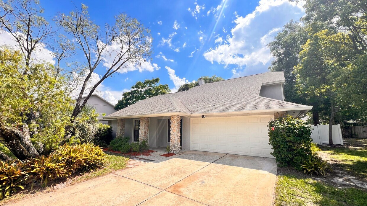 Foto principal - Discover Your Dream Home in Alafaya Woods:...
