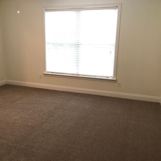 Building Photo - 112 Leonardwood Dr