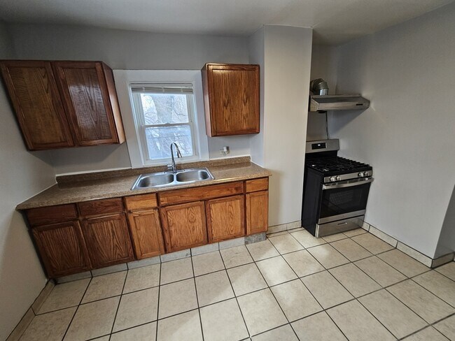 Foto del edificio - 1762 E 33rd St