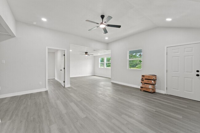 Foto del edificio - 1615 Hiller St