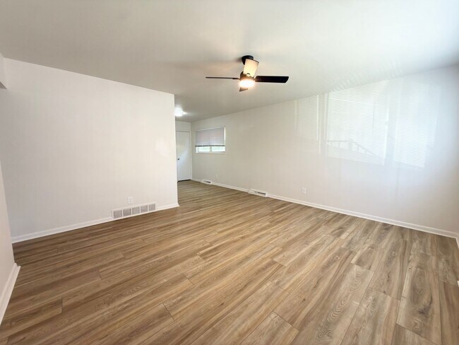 Foto del edificio - Newly Renovated Move-In Ready 3 Bed, 3 Bath Home!