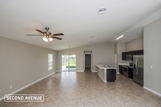 Foto del edificio - 842 Algaringo Ave SE