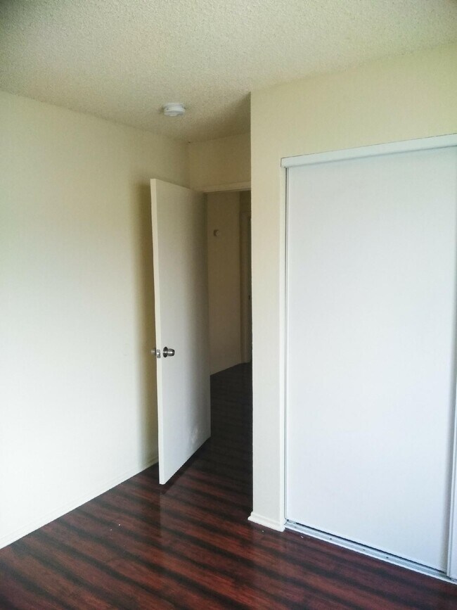 Foto del edificio - 1469 E 109th St