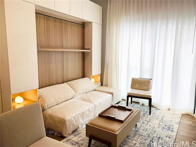 Primary Photo - 987 Queen St