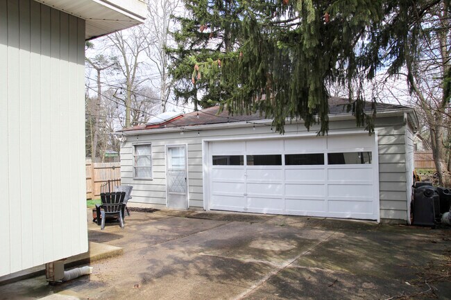 3 Car Garage & Patio Area - 94 E Kanawha Ave