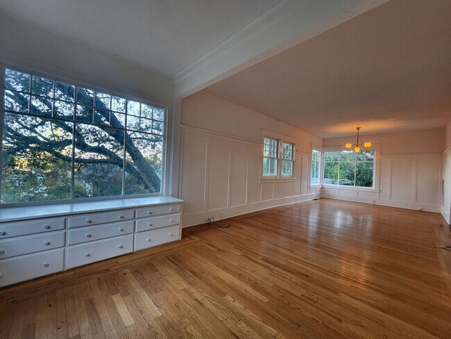 Foto del edificio - 7251 Maple Ave