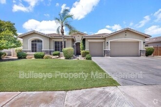 Building Photo - 1550 N Robin Ln