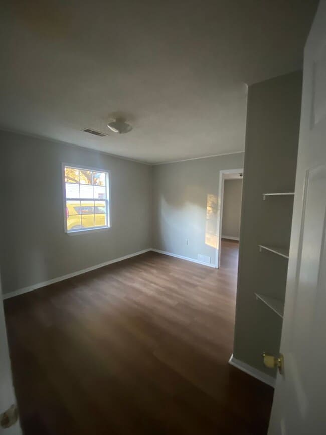 Building Photo - 4bdrm 1bath Home in Millington