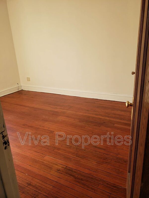 Building Photo - 5403 S Maplewood Ave