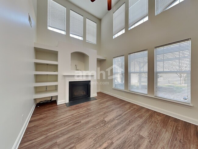 Foto del edificio - 14913 Almondell Drive