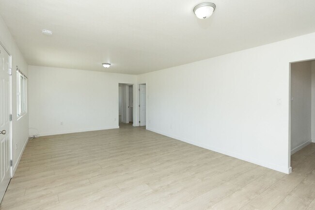 Building Photo - 3BR/1BA Home w/ Large Yard, Driveway Parking, Updated Kitchen, Split AC & W/D Hookups – Oxnard Ne...