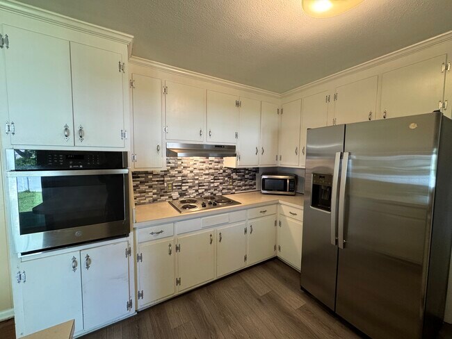 Building Photo - 117 Southerland Dr