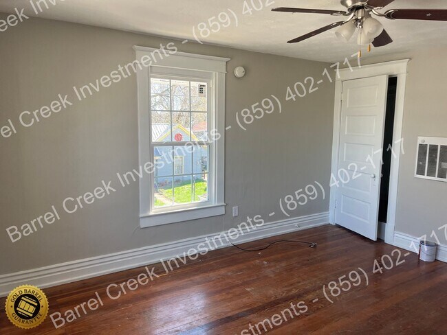 Foto del edificio - 224 E Poplar St