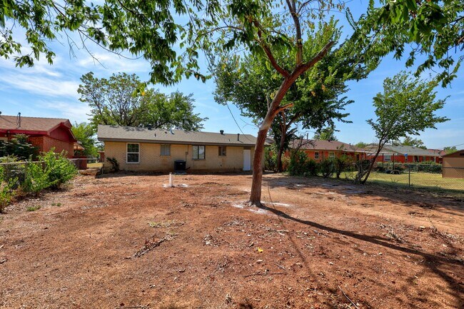 Foto del edificio - Newly Renovated and Beautiful 4 Bed 1 Bath...