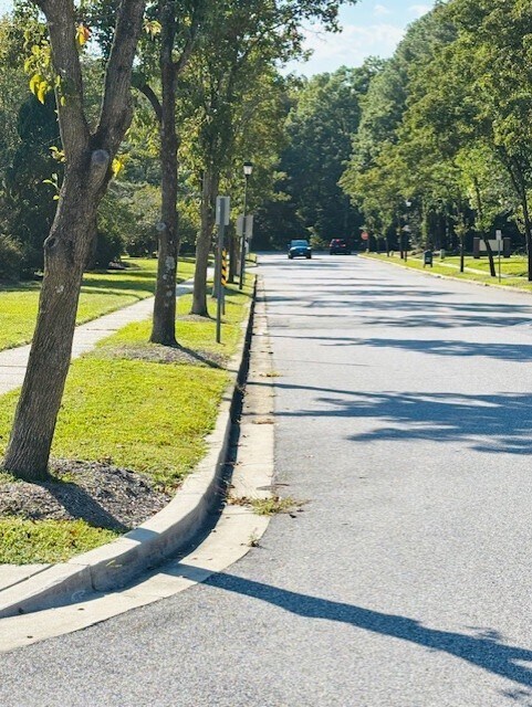 Foto del edificio - 743 Deering Rd