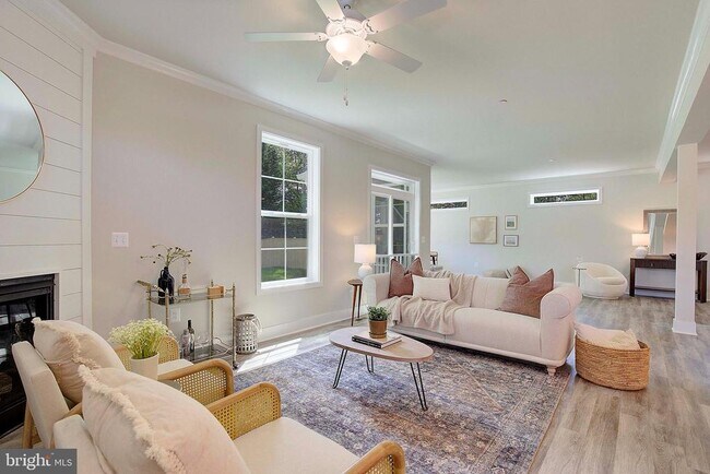 Foto del edificio - 434 Maple Leaf Dr