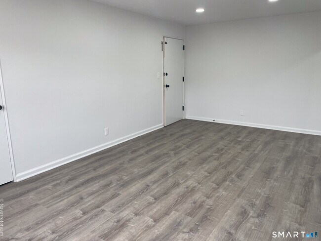 Foto del edificio - 6 Revere Dr