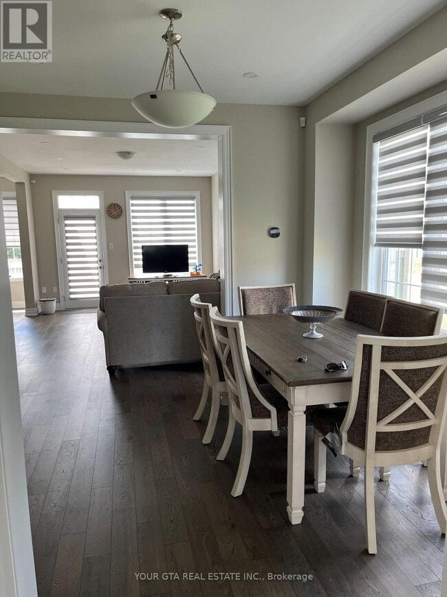 Photo du bâtiment - 102 Burnhamthorpe Rd E