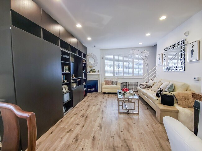 Foto del edificio - 812 N Hudson Ave