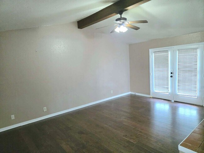 Building Photo - Move In Special $500.00 Security Deposit /$500 Rent To Move In