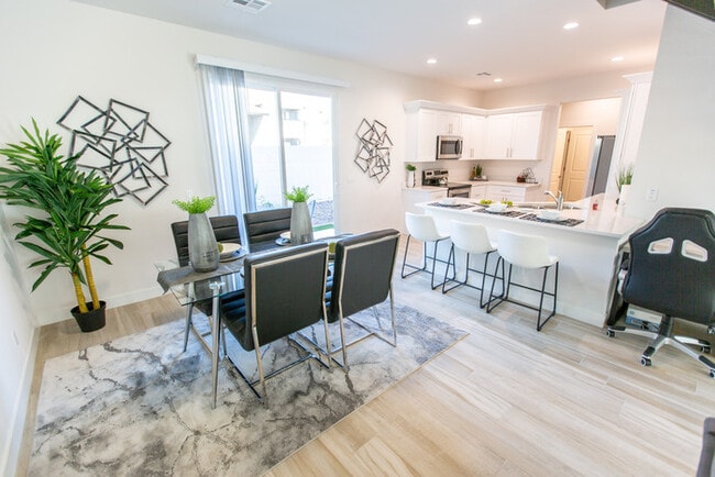 Building Photo - Villa 51e