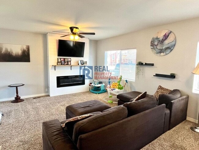 Photo - 2550 Bellamy St House