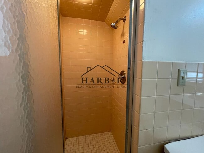 Building Photo - Urban Retreat: 1-BR Near Top Dining, Trails & Downtown