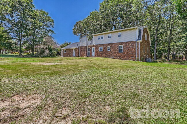 Building Photo - 130 Southwood Ct