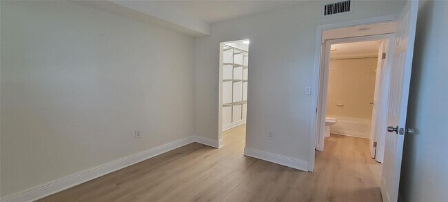 Foto del edificio - 350 Palm Cir W