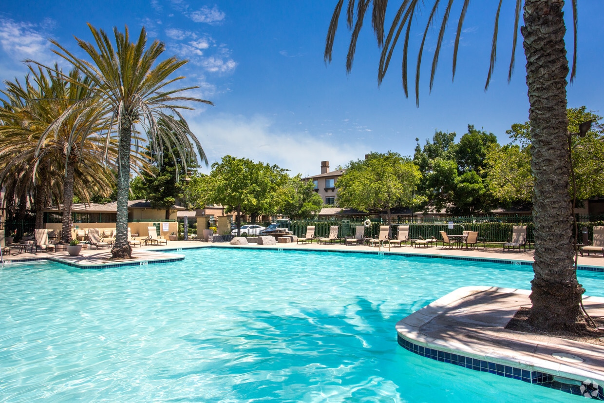 Emerald Park Apartments 5050 Hacienda Dr Dublin, CA