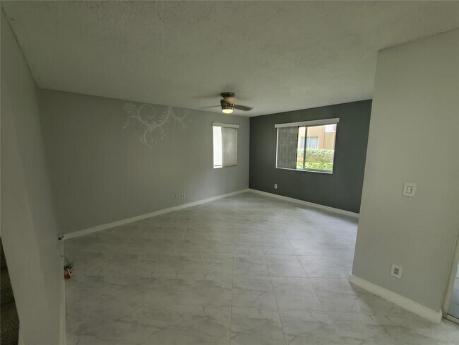 Foto del edificio - 855 NW 91st Terrace