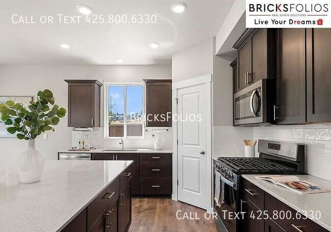 Foto del edificio - Captivating 5-Bedroom Home with Exceptiona...