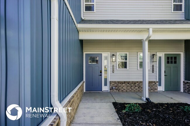 Building Photo - 2058 N Sarah Dr