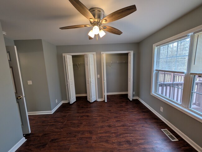 Foto del edificio - 109 Dickerson Ct