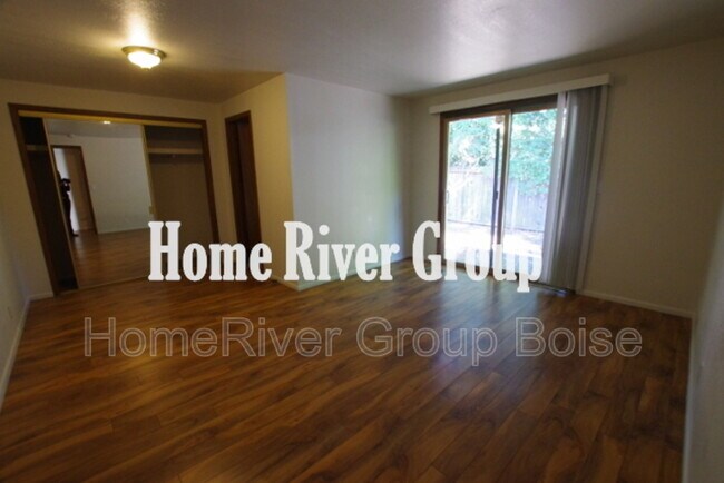 Foto del edificio - 3677 N Collister Dr