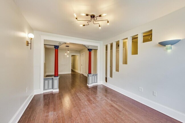 Foto del edificio - 2340 W Augusta Blvd