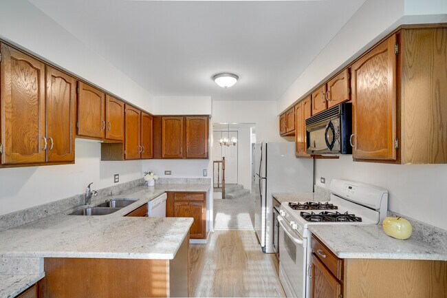 Foto del edificio - 1330 Cromwell Ct