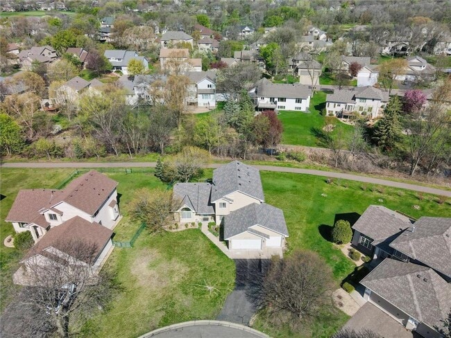 Building Photo - 2340 Edinbrook Terrace
