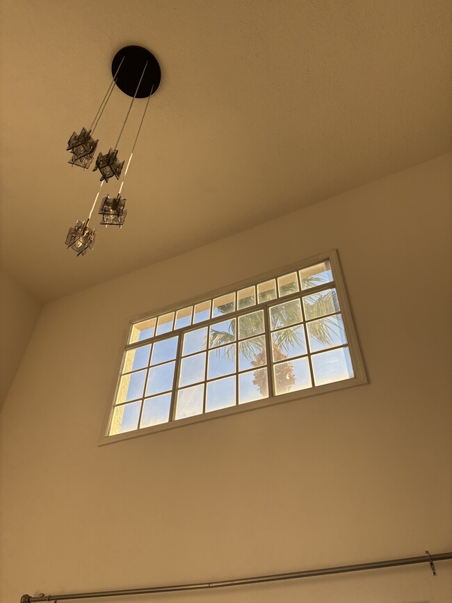 Building Photo - 501 Knights Run Ave