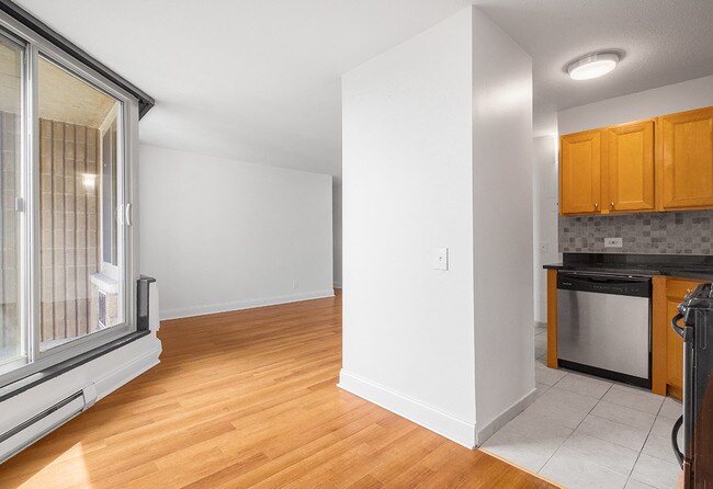 Foto del edificio - 422 E 102nd St