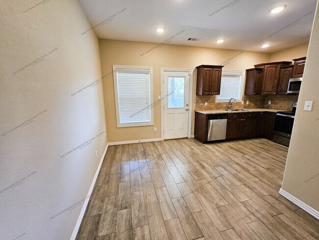 Foto del edificio - 9907 Landry Dr