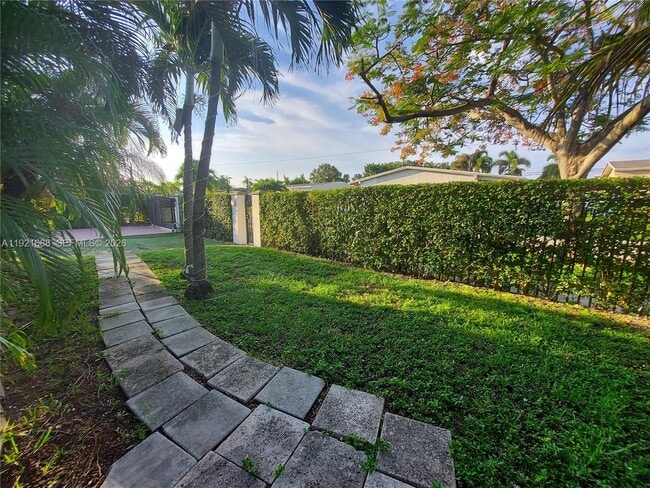 Building Photo - 8105 SW 17th Terrace