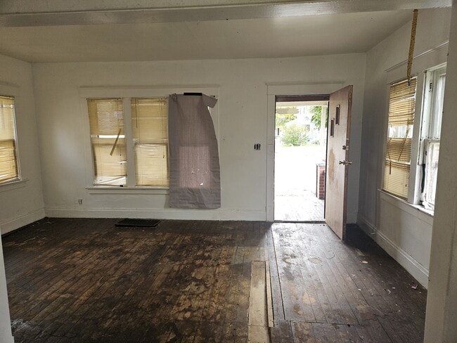 Foto del edificio - 3273 N Detroit Ave