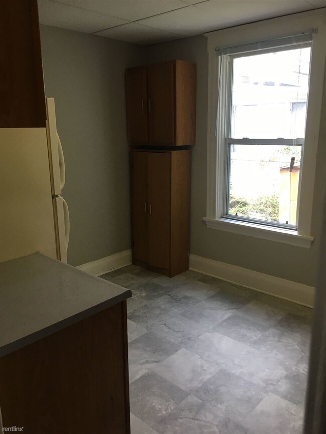 Building Photo - 3 br, 1 bath Duplex - 5005 Linden Ave 5007