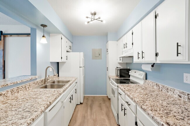 Building Photo - 3855 S Monaco Pky