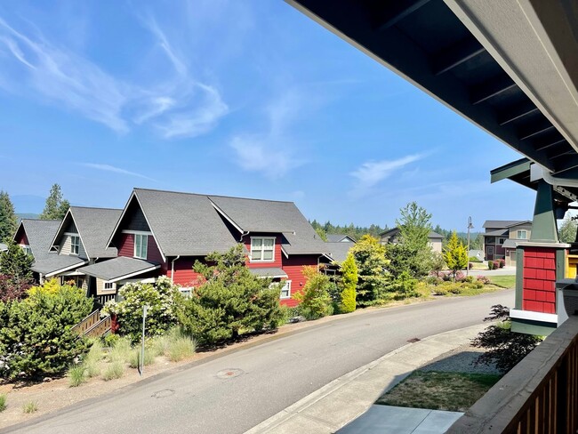 Foto del edificio - In town Poulsbo view home....perfect locat...